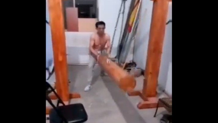 @20205800653 用户上传:用大木桩撞下体 @20205800653 用户上传:用大木桩撞下体