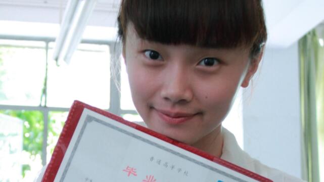 【重磅】《当年懵懂的女孩到婚后》这个女孩叫陈嘉,2008年南宁本土电影《盒饭》借电影之机潜规则了6个女孩。借电影之机潜规则了6个女孩。陈嘉是其中之一 【重磅】《当年懵懂的女孩到婚后》这个女孩叫陈嘉,2008年南宁本土电影《盒饭》借电影之机潜规则了6个女孩。借电影之机潜规则了6个女孩。陈嘉是其中之一