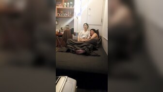 韩国御姐Oppa Kim帶白晢妹妹來家看NETFLIX 看完便開操 韩国御姐Oppa Kim帶白晢妹妹來家看NETFLIX 看完便開操