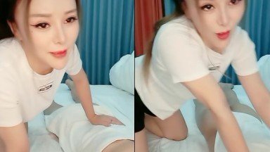 性感骚少妇露脸伺候大哥,活好不粘人奶子上抹精油给大哥胸推按摩,69口交大鸡巴好刺激样子好骚,爆草内射 性感骚少妇露脸伺候大哥,活好不粘人奶子上抹精油给大哥胸推按摩,69口交大鸡巴好刺激样子好骚,爆草内射