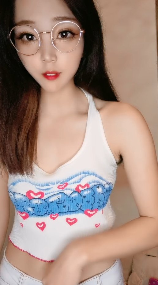 眼镜红唇小姐姐新人诱惑,齐逼小短裤扭动细腰,超浓密多毛骚逼,掰穴近距离特写,收缩清晰可见 眼镜红唇小姐姐新人诱惑,齐逼小短裤扭动细腰,超浓密多毛骚逼,掰穴近距离特写,收缩清晰可见