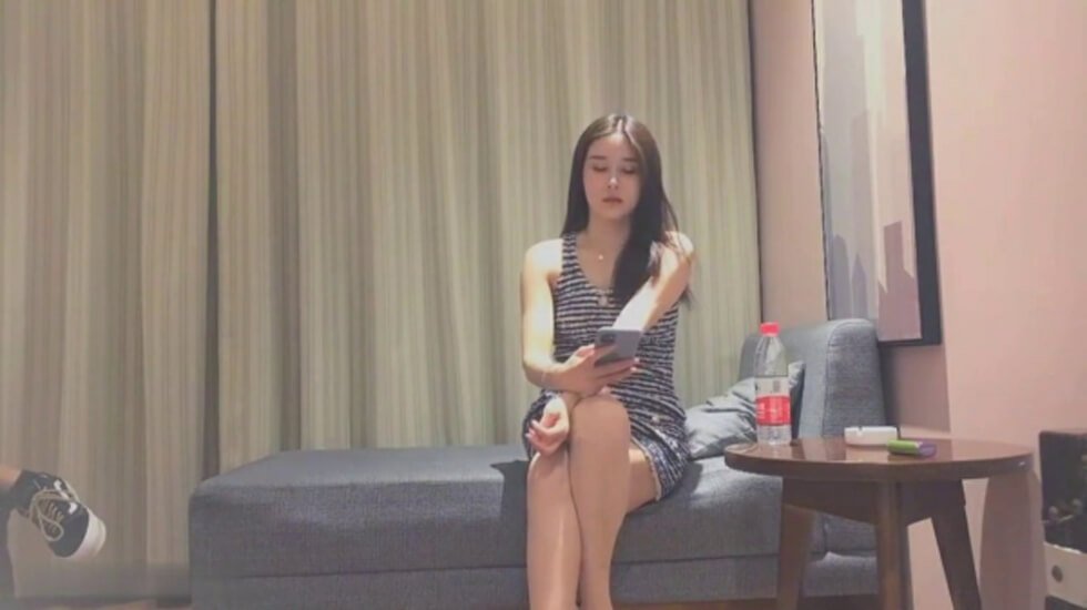 酒店约操170cm顶级外围女神包臀短裙修长美腿,舌吻调情69姿势吸吮舔屌 酒店约操170cm顶级外围女神包臀短裙修长美腿,舌吻调情69姿势吸吮舔屌