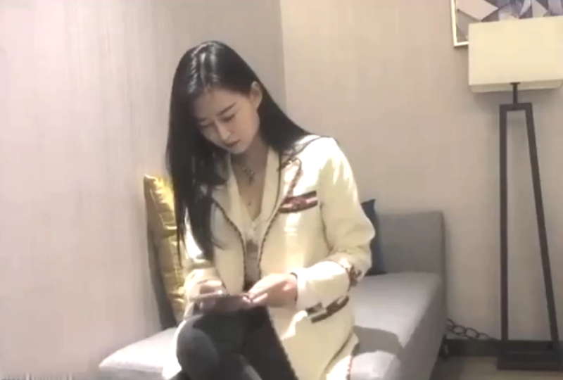 约草气质美女,颜值担当,不愧是大学校花 约草气质美女,颜值担当,不愧是大学校花