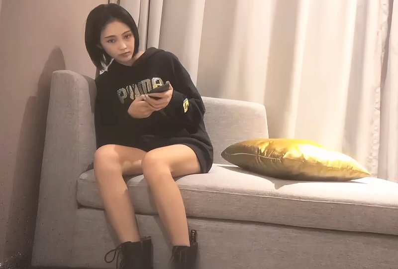 约了个黑色卫衣长腿妹子啪啪,舌吻调情一番再到床上骑乘大力猛操 约了个黑色卫衣长腿妹子啪啪,舌吻调情一番再到床上骑乘大力猛操