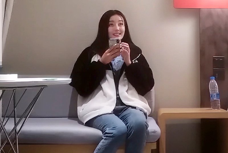 长像清纯的外围小美女,笑起来特别好看 长像清纯的外围小美女,笑起来特别好看