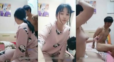 社会男爆艹02年学生妹,妹子身材丰满,硕大屁股坐上去,年龄不大,欲望却很大,墙上还挂着艺术照 社会男爆艹02年学生妹,妹子身材丰满,硕大屁股坐上去,年龄不大,欲望却很大,墙上还挂着艺术照