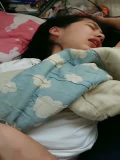 刚破处没多久的女友被手指玩哭 刚破处没多久的女友被手指玩哭