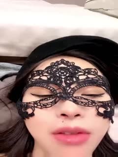 面罩红唇新人网红小姐姐和男友激情。...... 面罩红唇新人网红小姐姐和男友激情。......