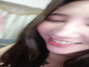 KK美女直播乱伦,玩自己的弟弟. KK美女直播乱伦,玩自己的弟弟.