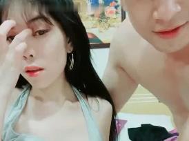 中年男约炮越南肤白妹子啪啪大秀_骑乘后入多种姿势换着勐操抱起来干. 中年男约炮越南肤白妹子啪啪大秀_骑乘后入多种姿势换着勐操抱起来干.